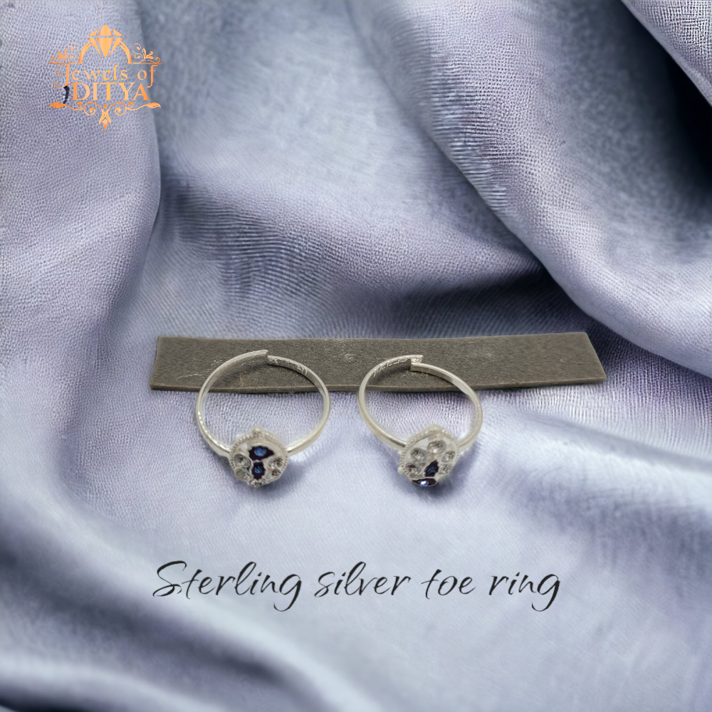 Sleek and Radiant Silver Toe Ring