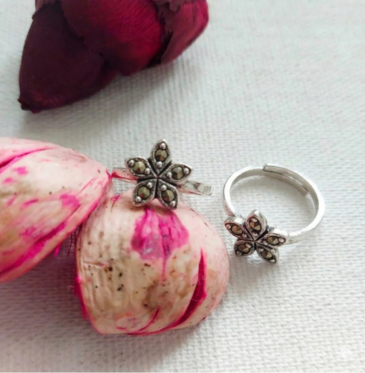 Maya Minimalist Flower Metti • Pure 925 Silver