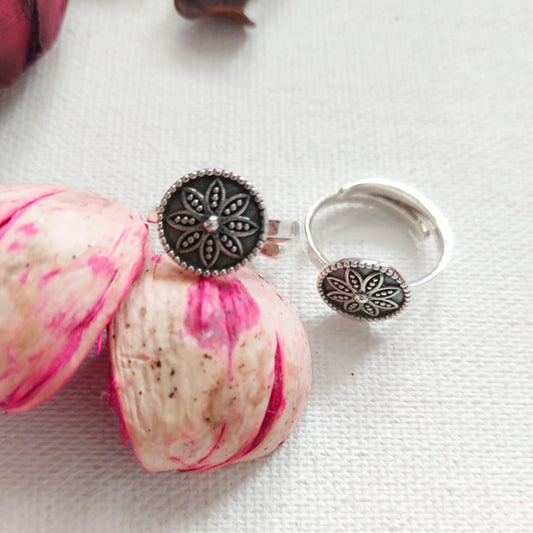 Beautiful rounded Silver Toe Ring