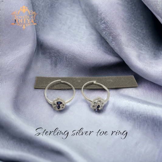 Sleek and Radiant Silver Toe Ring