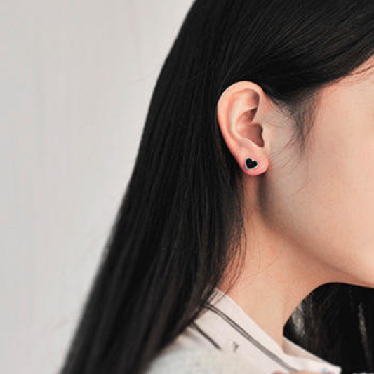 925 Sterling Silver Black Drip Heart Stud Earring