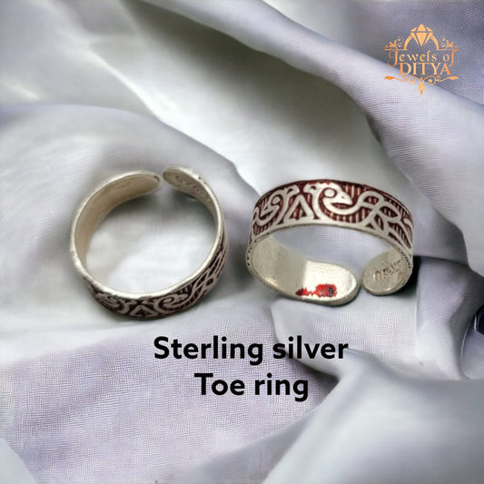 Pure Silver colored Intricate Toe Ring